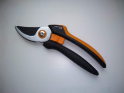 sekator_ploskostnoy_fiskars_solid_p341_1057164_1615140453_1